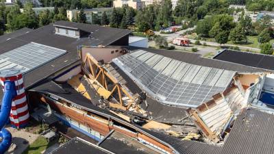Незадолго до открытия: в бассейне Бранденбурга обрушилась крыша