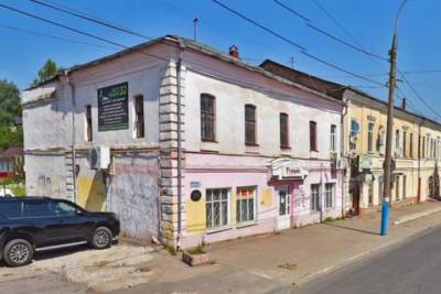 В центре Брянска неизвестные изуродовали граффити исторический дом