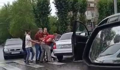 Драку на улице Рижской в Тюмени устроили водители