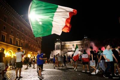 Как британские и итальянские болельщики отреагировали на финал Евро-2020