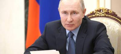 Президент России наградил работников образования Карелии