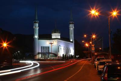 В мечетях Карачаево-Черкесии ввели запрет на коллективные молитвы