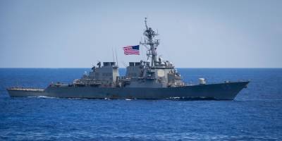 Китай обвинил США в нарушении границ военным кораблем