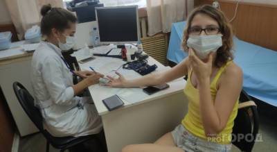 "Нас развернули": записавшимся на прививку через Госуслуги ярославцам не хватило вакцин