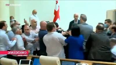 Грузинские депутаты устроили драку в зале заседаний