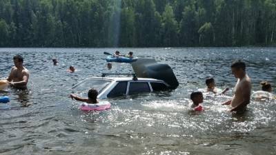 Экономия на автомойке: в Марий Эл неизвестные "искупали" автомобиль в озере