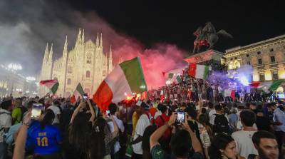 В Милане во время празднования победы сборной Италии по футболу пострадали 15 человек