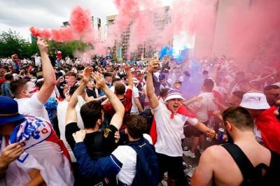Английские фанаты напали на итальянских болельщиков после финала Евро-2020