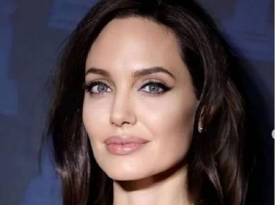 Анджелину Джоли засекли уже на втором свидании с бывшим бойфрендом Беллы Хадид и Селены Гомес
