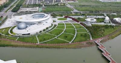 58 тыс. кв. м. территории. В Китае открывают самый большой в мире астрономический музей (фото)