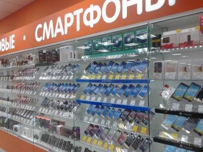 Россияне бросились скупать дорогие смартфоны. Дешевые звонилки больше не нужны