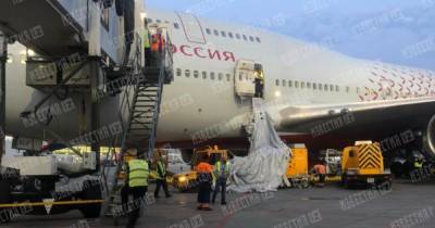Пассажир объяснил, зачем открыл дверь самолета в Шереметьево
