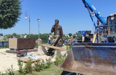 В Твери устанавливают памятник Андрею Дементьеву