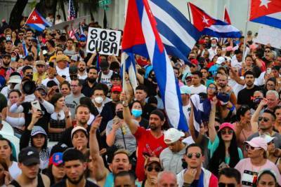 Эксперт из Аргентины назвал причины протестов, которые начались на Кубе