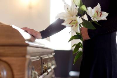 Пандемия увеличила доход похоронного бизнеса в Петербурге на треть