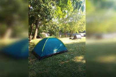 Разбившие в столичном парке палатку петербуржцы разгневали москвичей