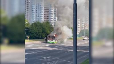 В Москве загорелся пассажирский автобус