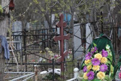 В Челябинской области на территории кладбища нашли обгоревший труп