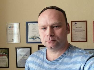 Преследуемый силовиками политолог Крашенинников покинул Россию