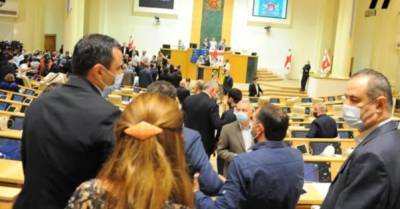 В парламенте Грузии произошла драка из-за убийства журналиста (ВИДЕО)