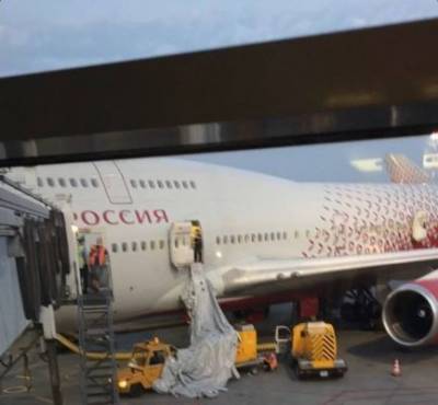 Пассажир рейса Москва — Анталья объяснил, почему открыл люк лайнера