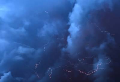 На территории Ленобласти объявлено штормовое предупреждение из-за грозы и града