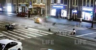Выбило из седла: Камеры сняли жёсткое столкновение 2 мотоциклов в Петербурге