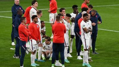 На защиту "трёх львов": в Англии разгорелся расистский скандал после финала Евро-2020