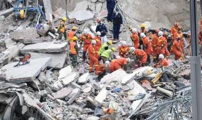 В Китае обрушилось здание отеля, под завалами люди