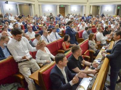 Политическим партиям в Украине доверяют менее 20% граждан – опрос