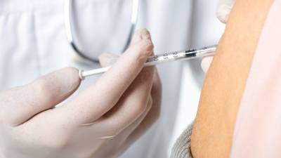Обязательная вакцинация для части населения введена в 25 регионах РФ — Попова
