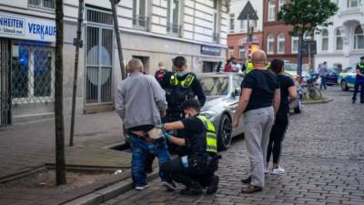 Гамбург: 20-летний парень ранил ножом четырех людей