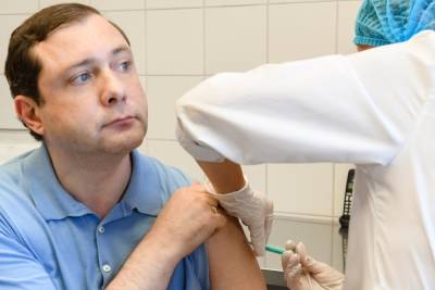 Алексей Островский ревакцинировался от COVID-19 вакциной «Спутник V»