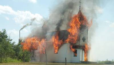 Збурена пам’ять: у Канаді масово горять християнські храми