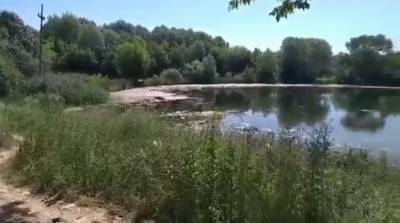 Озеро Зеркальное в Нижнем Новгороде залило нечистотами