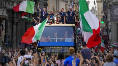 Сборная Италии провела чемпионский парад в Риме