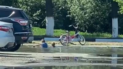 Детство без Интернета: нижегородские дети купались в луже