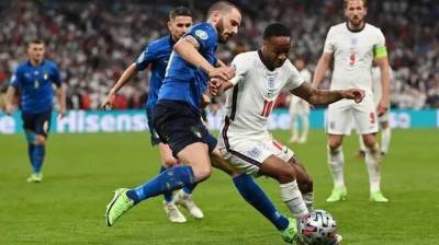 Полиция просит удалять в социальных сетях оскорбления чернокожих игроков сборной Англии
