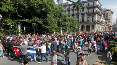 Массовые протесты на Кубе: в стране вспышка COVID-19 и острая нехватка еды