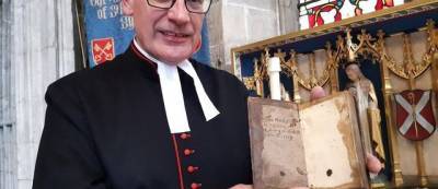 В библиотеку Шеффилдского собора вернули книгу, которую взяли 300 лет назад