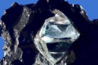 Редчайший алмаз голубого цвета из ЮАР продали за $40 млн