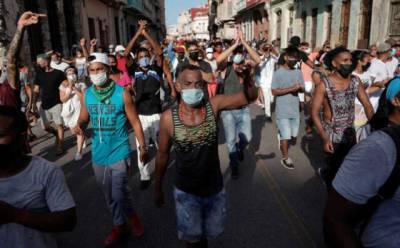 Протесты на Кубе начались из-за широкого доступа населения к западным соцсетям — СМИ