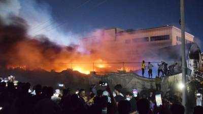 Главные новости за ночь: пожар в больнице Ирака, покушение на Николаса Мадуро и кома Олега Меньшикова