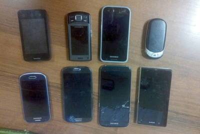 Неизвестные пытались перекинуть 8 смартфонов через стену колонии в Смоленской области