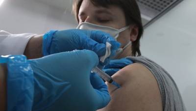 Новые пункты вакцинации от COVID открылись в ещё трёх ТЦ Петербурга