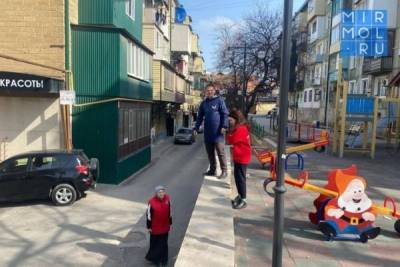 Активисты ОНФ Дагестана восстановили одну из старых детских площадок Махачкалы - mirmol.ru - Россия - Махачкала - респ. Дагестан