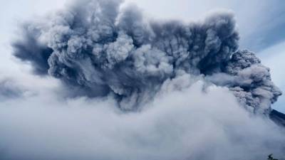Вулкан Эбеко на Курилах выбросил пепел на высоту 3 километра