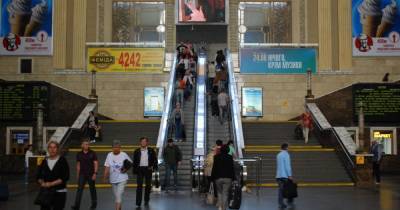 7,3 тыс человек в час: Укрзализныця договорилась о замене эскалаторов на вокзале Киева