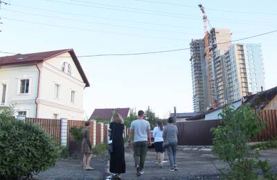 «Наша жизнь разделилась на до и после». Как в Петрозаводске выживают из домов тех, кто мешает «развивать» территории