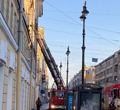 Пожар в трехкомнатной квартире на Невском ликвидировали